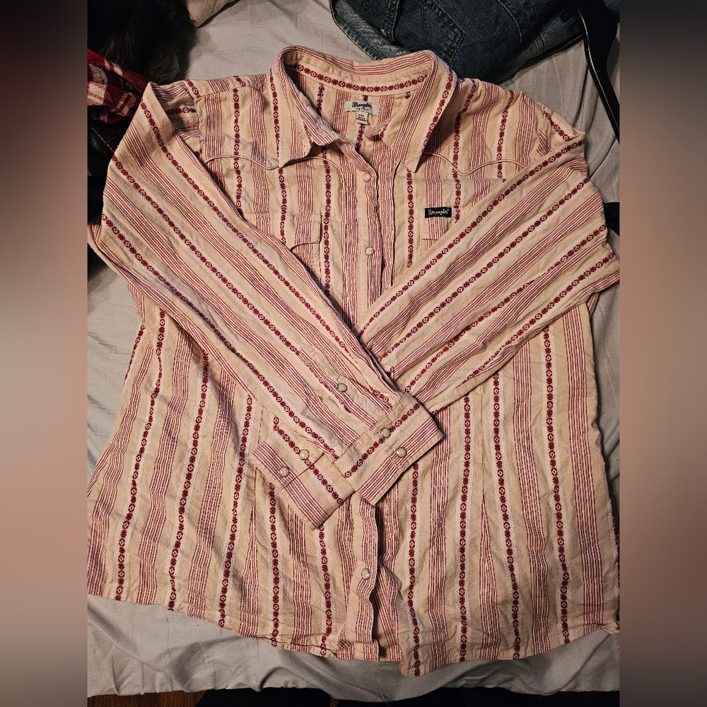 Women's Wrangler Pearl Snap Western Shirt